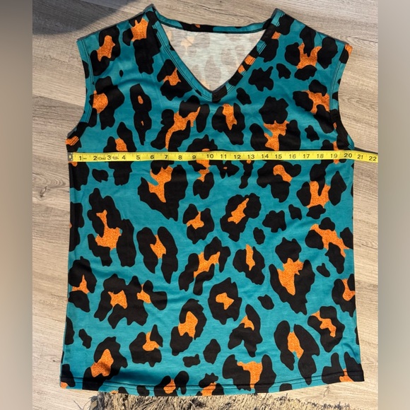 NWOT Cheetah Print Cap Sleeve V-Neck Top. Size L (8/10) Color Aqua, Burnt Orange - Picture 6 of 6